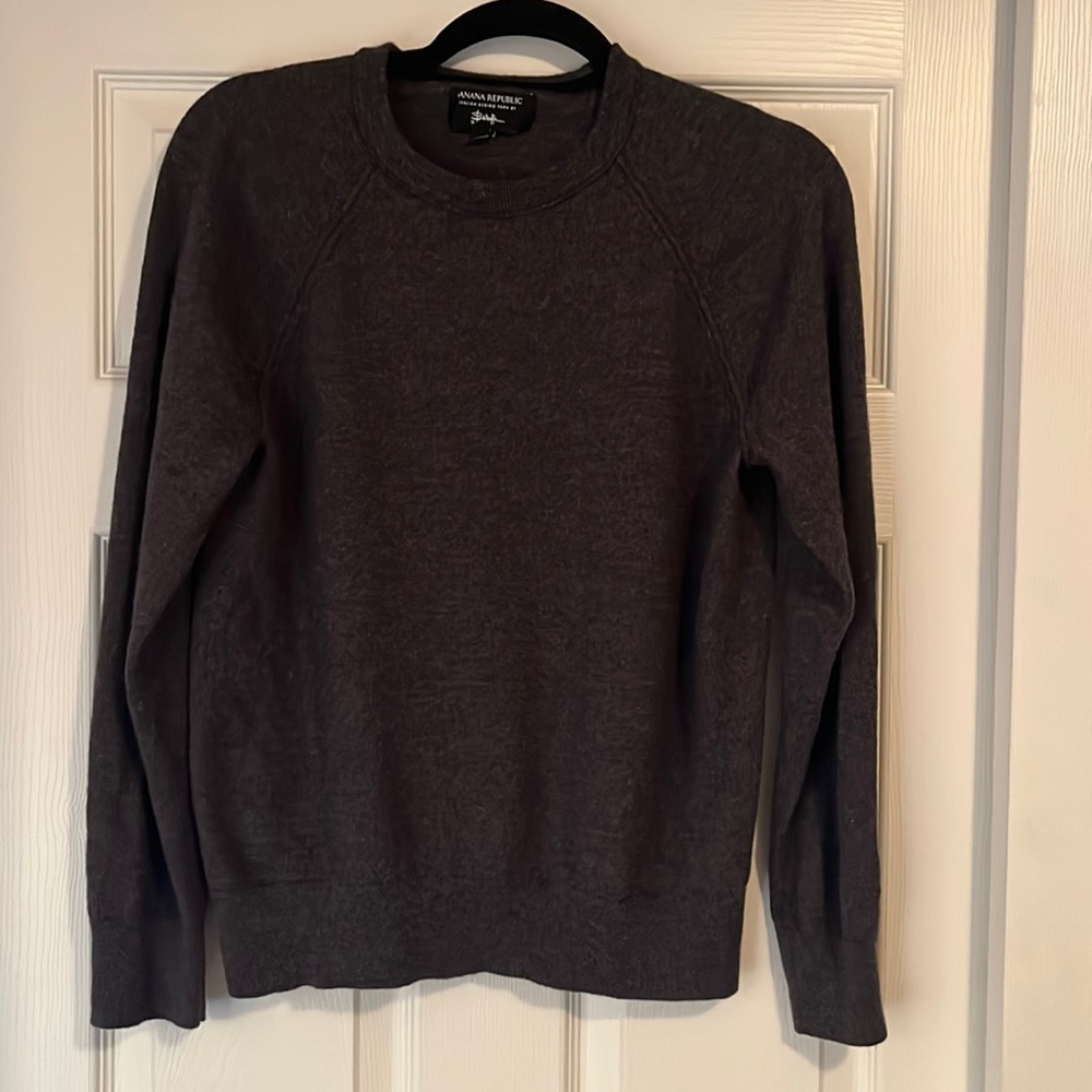 Banana republic wool crewneck sweater barely worn